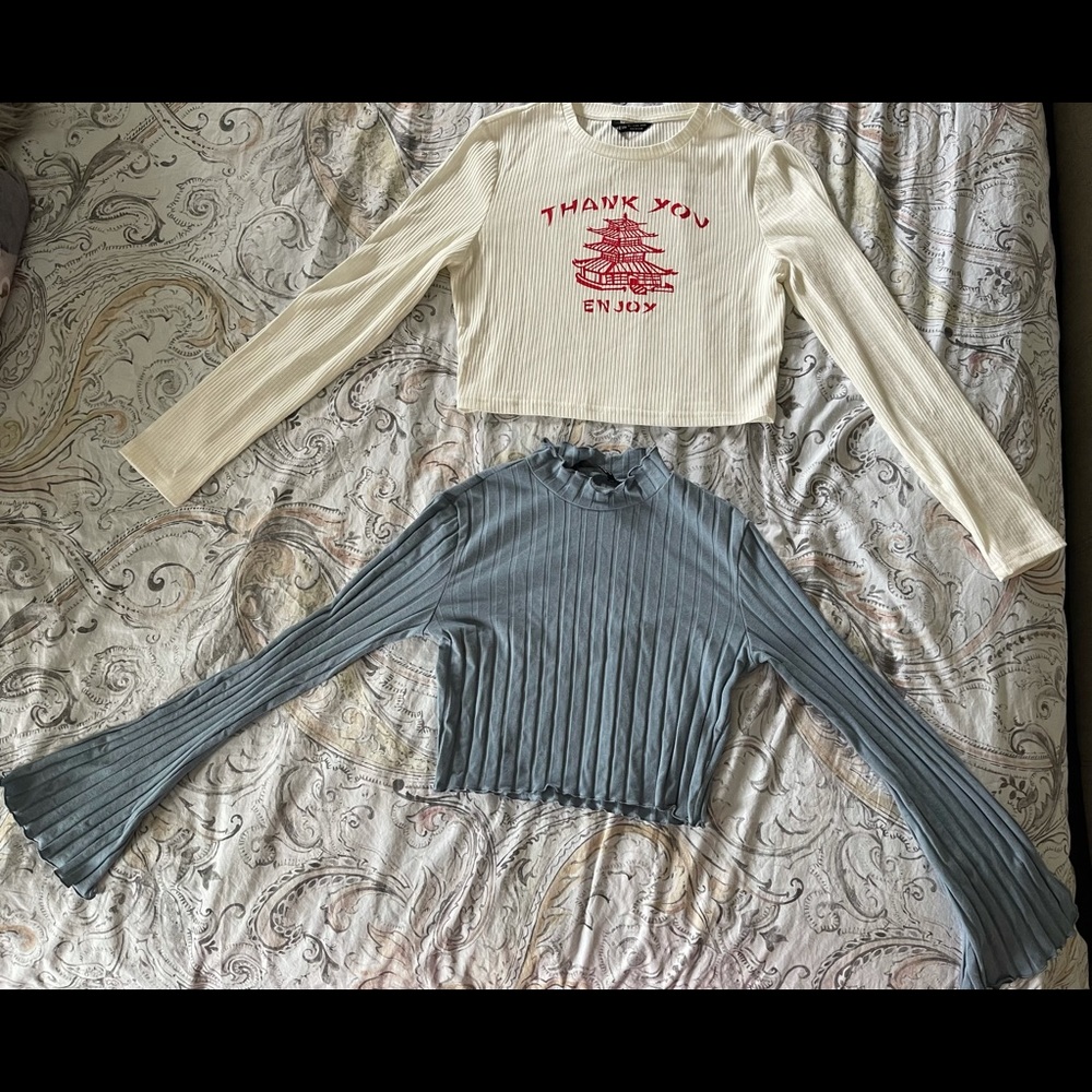 2 long sleeve cropped tops